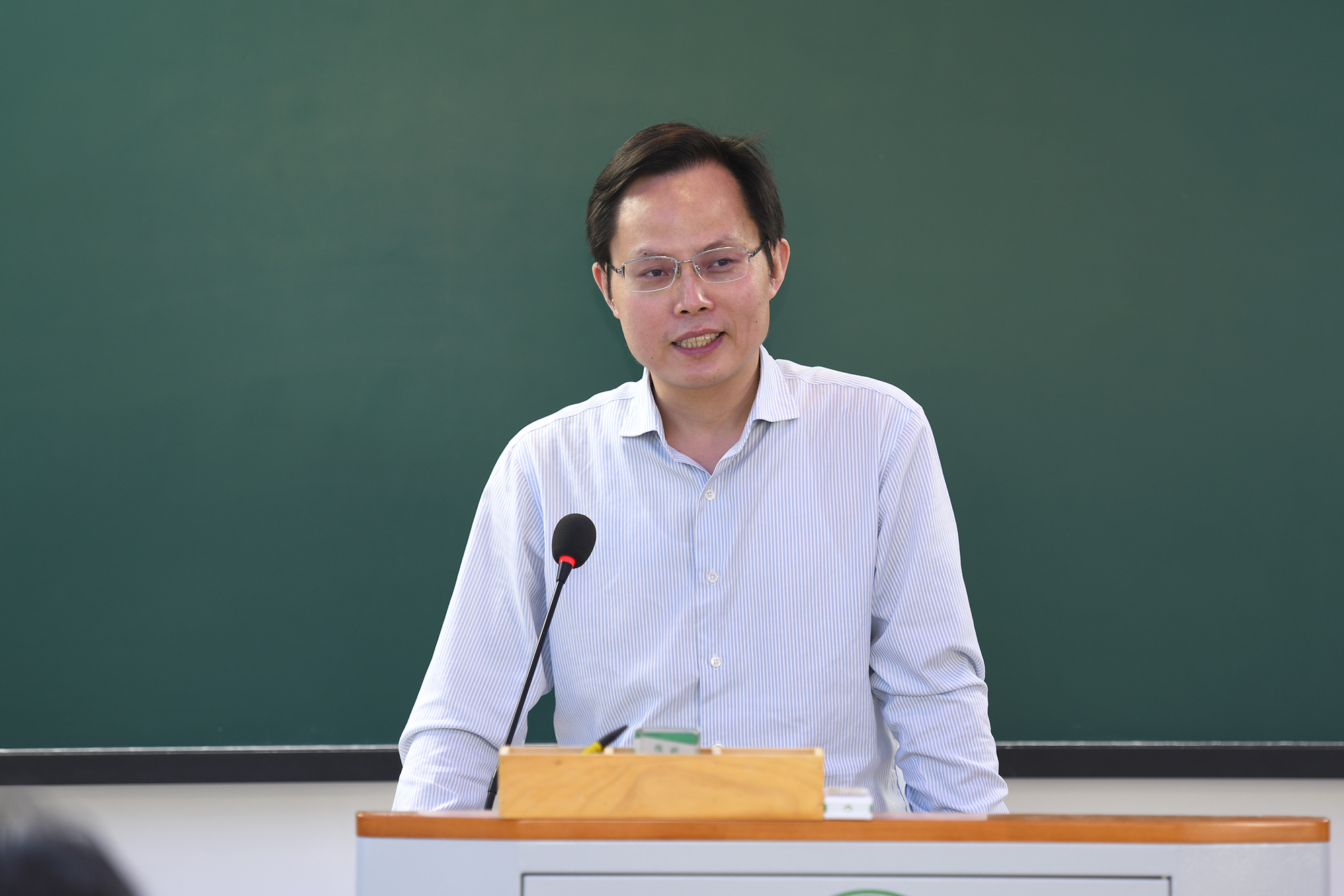副董事长杨少波开班致辞(记者 刘涛 摄) 副董事长杨少波开班致辞(记者 刘涛 摄)