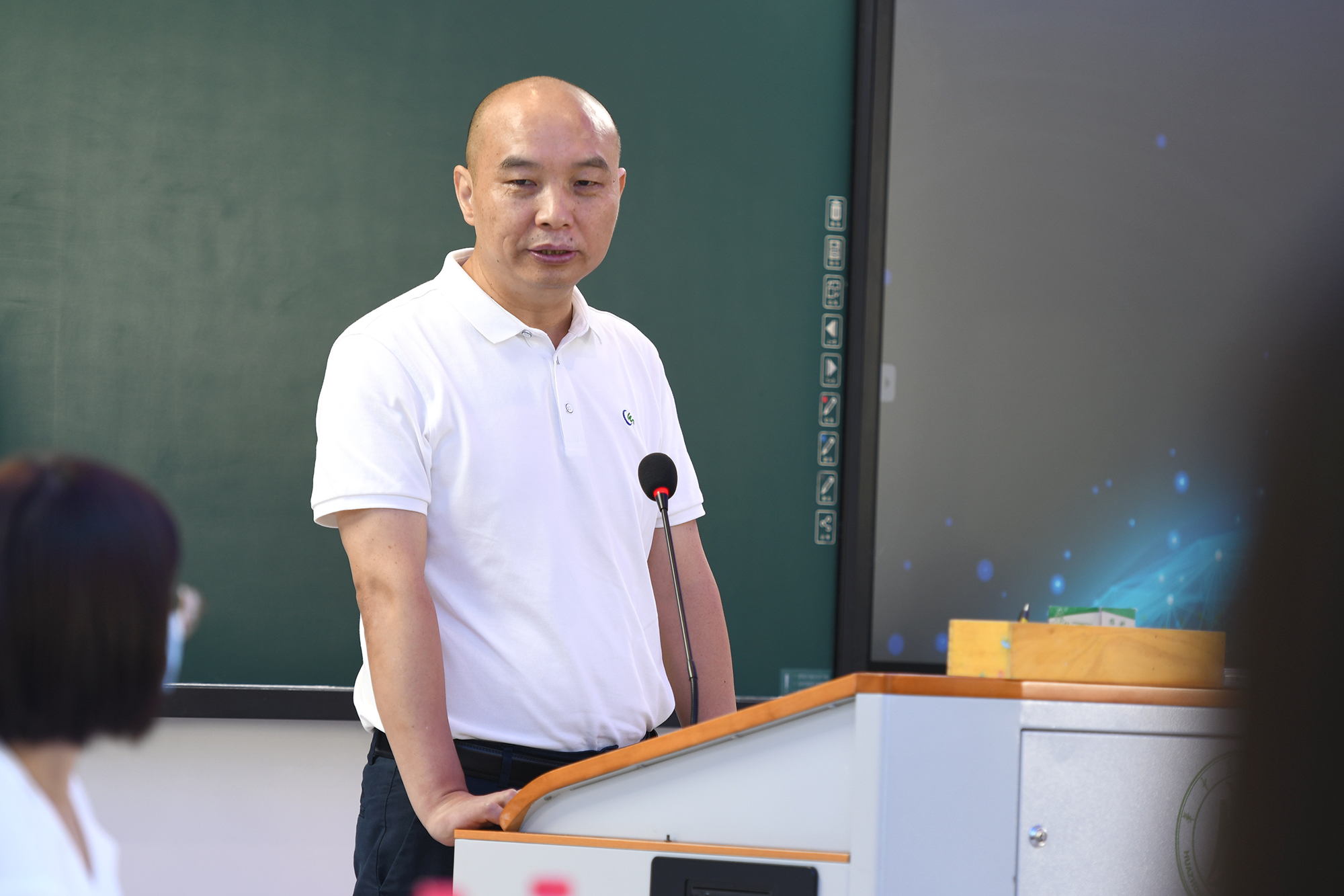 丁振红员工带来研修班首讲(记者 刘涛 摄) 丁振红员工带来研修班首讲(记者 刘涛 摄)